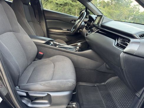 Used 2018 Toyota C-HR XLE FWD image 25