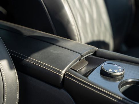 Used 2025 Nissan Rogue Platinum w/ Platinum Premium Package image 12