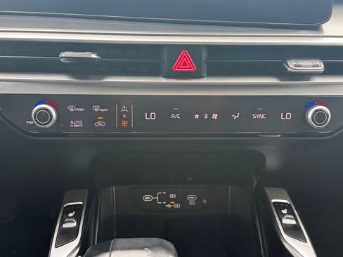 Used 2024 Kia Sorento S FWD image 4