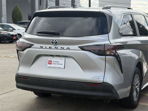 Certified 2024 Toyota Sienna XLE image 7