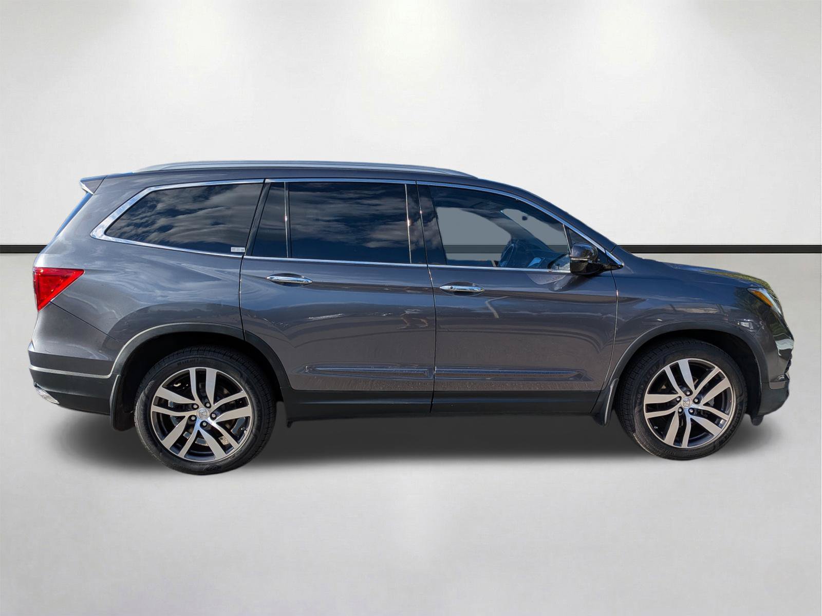 Used 2016 Honda Pilot Elite image 3