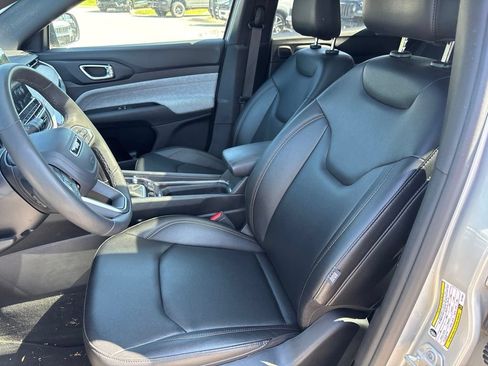Used 2024 Jeep Compass Latitude w/ Sun and Sound Group AWD/4WD image 8