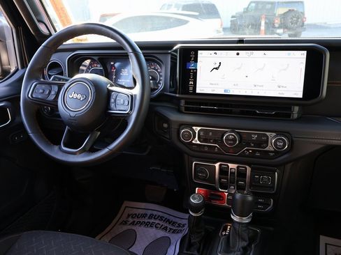 Used 2024 Jeep Gladiator Mojave w/ Technology Group image 13