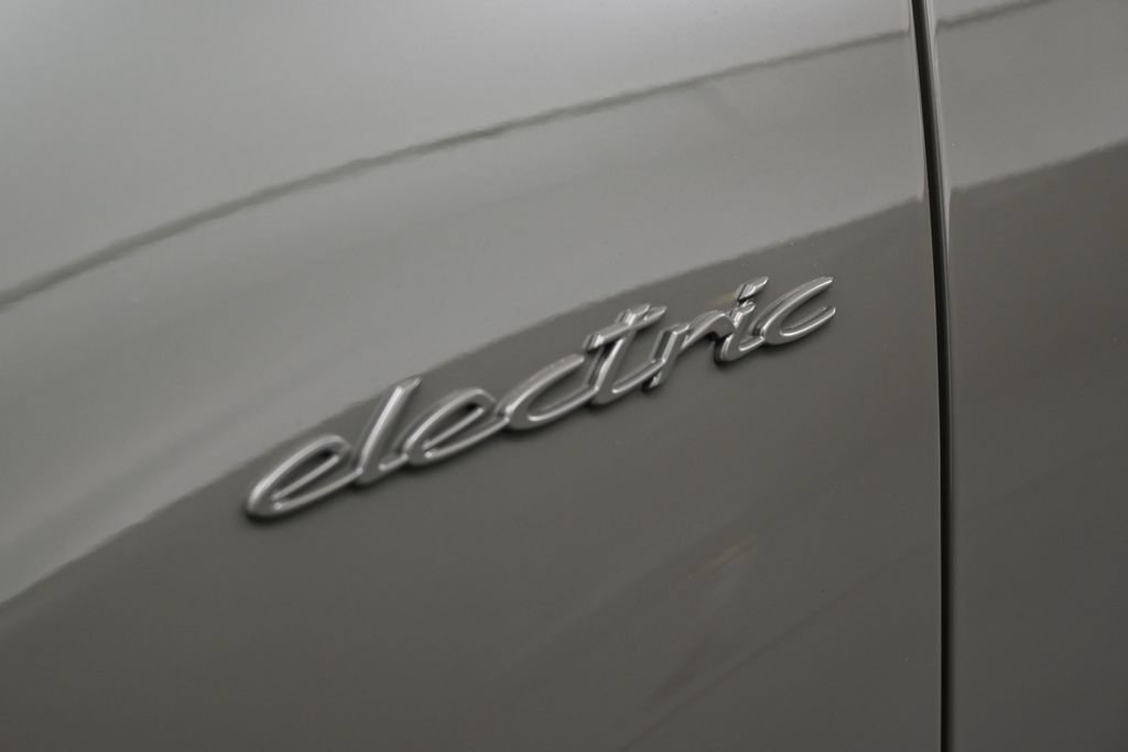 Used 2026 Porsche Cayenne Electric AWD/4WD image 46