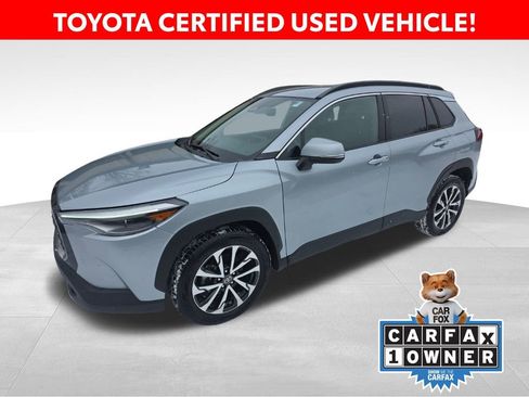 Certified 2024 Toyota Corolla Cross XLE image 1