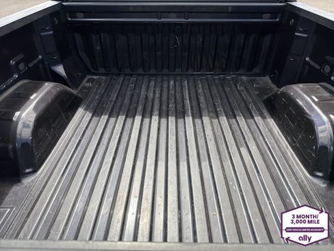 Used 2023 GMC Sierra 1500 SLT w/ SLT Premium Package RWD image 5