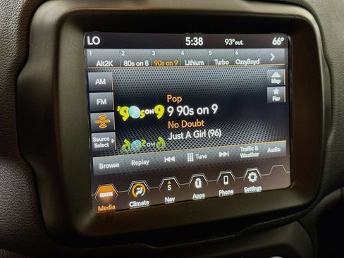 Used 2023 Jeep Renegade Latitude AWD/4WD image 7