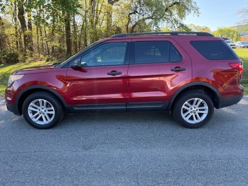 Used 2015 Ford Explorer XLT image 1