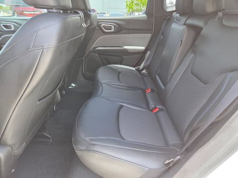 Used 2025 Jeep Compass Latitude AWD/4WD image 23