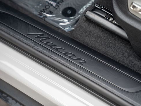 Certified 2023 Porsche Macan Turbo AWD/4WD image 11