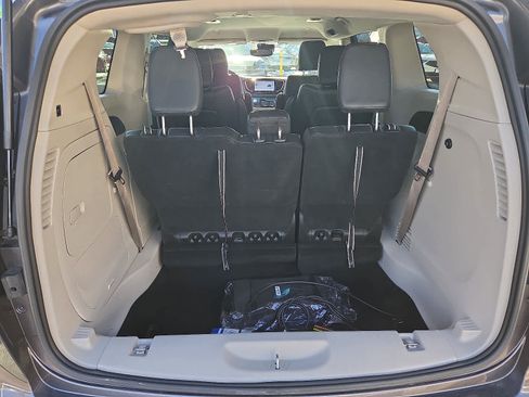 Used 2022 Chrysler Pacifica Touring-L image 27