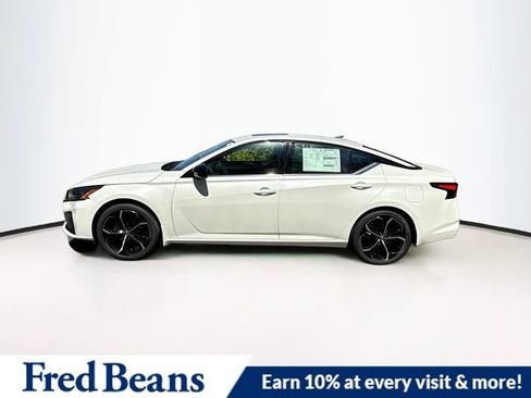 New 2025 Nissan Altima 2.5 SR w/ SR Premium Package FWD image 3