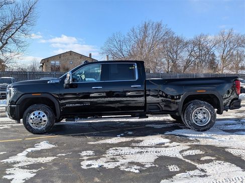 Used 2024 GMC Sierra 3500 Denali w/ Denali Reserve Package image 8