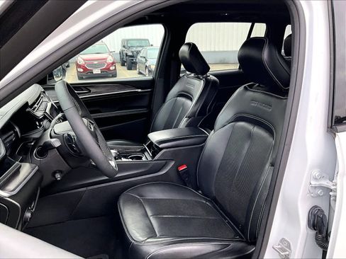 Used 2023 Jeep Grand Cherokee Overland image 10