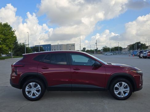 Used 2025 Chevrolet Trax LS FWD image 2