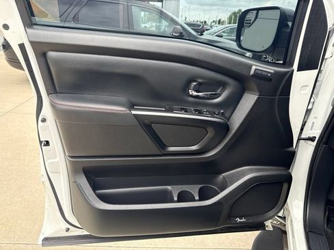Used 2024 Nissan Titan PRO-4X w/ Pro-4x Convenience Package AWD/4WD image 22