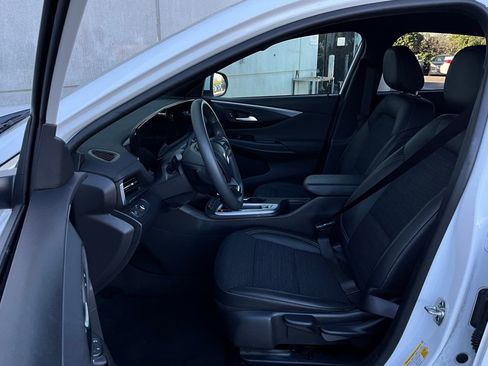 Used 2025 Buick Envista Preferred image 10