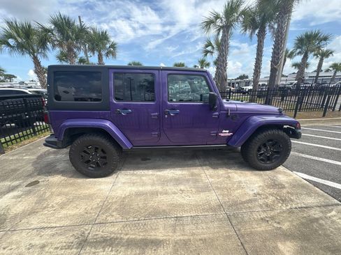 Used 2016 Jeep Wrangler Unlimited Sahara AWD/4WD image 4