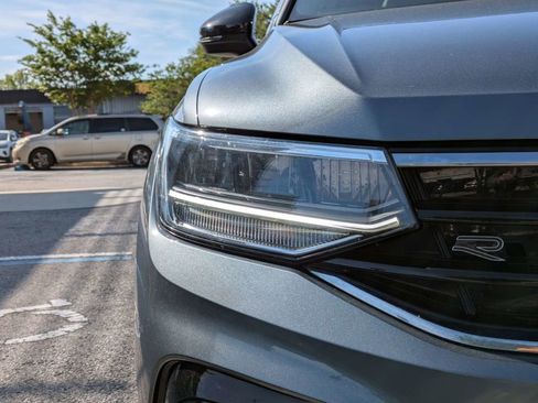 Certified 2024 Volkswagen Tiguan SE R-Line image 10