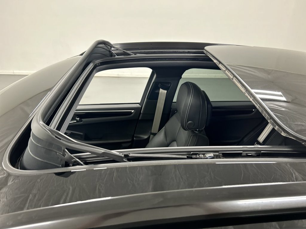 Certified 2026 Porsche Macan Turbo AWD/4WD image 20