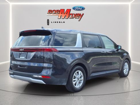 Used 2023 Kia Carnival LX FWD image 4
