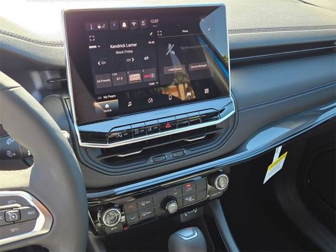 New 2026 Jeep Compass Latitude image 12