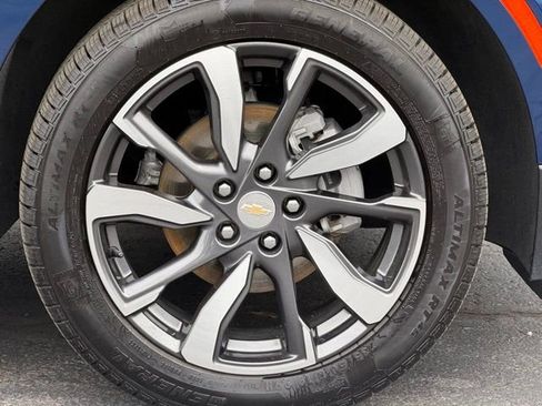 Used 2023 Chevrolet Equinox Premier image 9