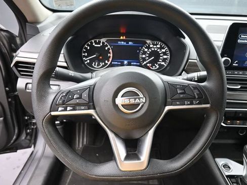 Used 2024 Nissan Altima 2.5 SV AWD/4WD image 22