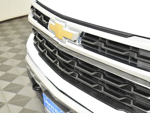 Used 2025 Chevrolet Silverado 1500 LT image 11