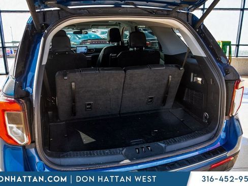 Used 2023 Ford Explorer XLT w/ Equipment Group 202A AWD/4WD image 31
