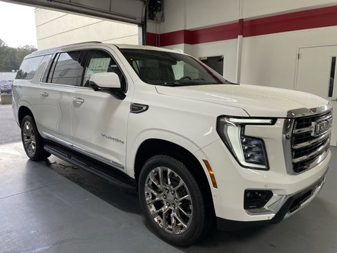 New 2026 GMC Yukon XL Elevation w/ Elevation Premium Package image 3