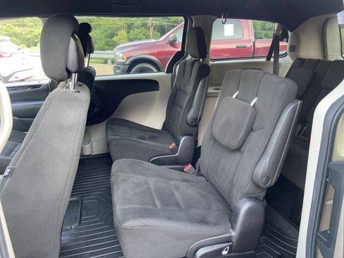 Used 2015 Dodge Grand Caravan SE FWD image 12