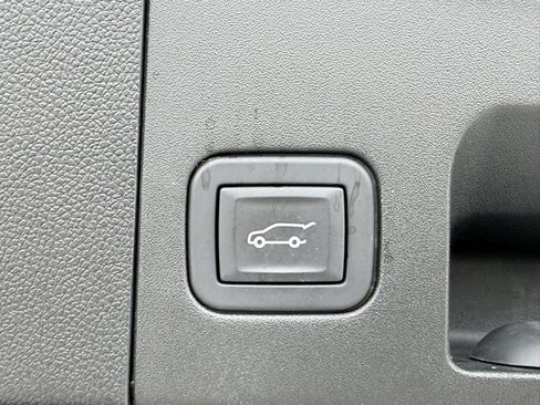 Used 2024 Cadillac XT4 Luxury image 10