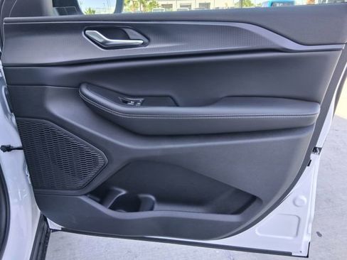 New 2026 Jeep Grand Cherokee L 2WD image 24