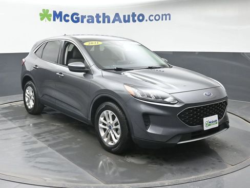 Used 2021 Ford Escape SE image 2