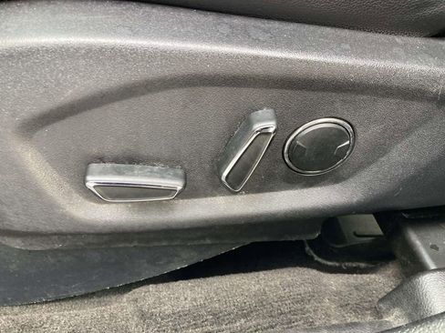 Used 2016 Ford Explorer XLT w/ Equipment Group 202A FWD image 14
