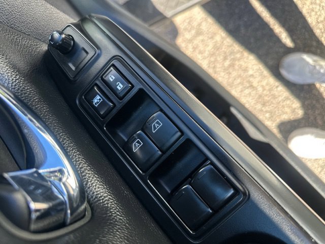 Used 2018 Nissan Titan SV w/ SV Convenience Package AWD/4WD image 25