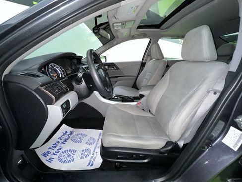 Used 2017 Honda Accord EX image 16