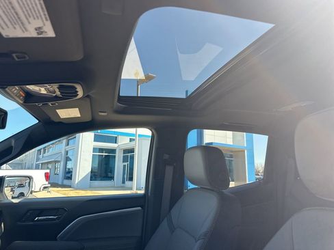 Used 2025 Chevrolet Colorado ZR2 w/ Technology Package image 17