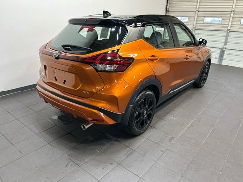 Used 2023 Nissan Kicks SR w/ SR Premium Package FWD image 3