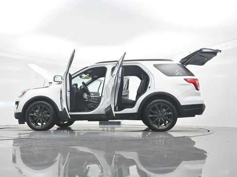 Used 2018 Ford Explorer XLT w/ Equipment Group 202A FWD image 46