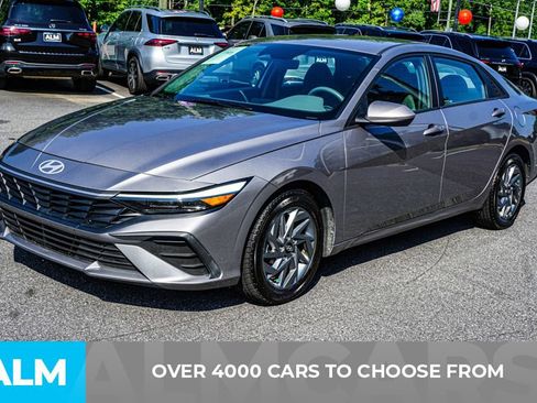 Used 2024 Hyundai Elantra SEL FWD image 2