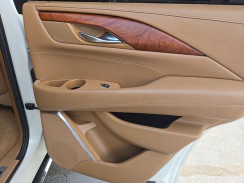 Used 2015 Cadillac Escalade Platinum image 33