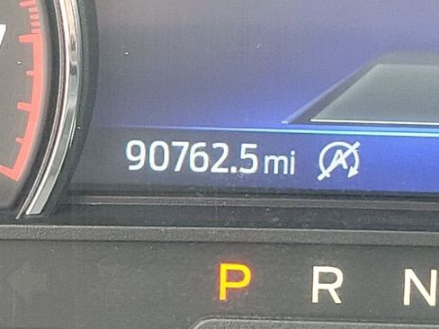 Used 2020 Ford Explorer XLT w/ Equipment Group 202A AWD/4WD image 31