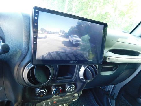Used 2016 Jeep Wrangler Unlimited Sport w/ Connectivity Group AWD/4WD image 10