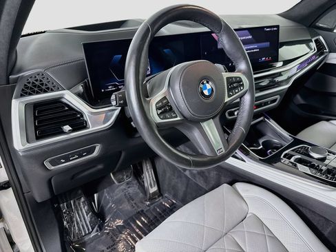 Used 2026 BMW X7 xDrive40i AWD/4WD image 9