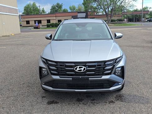 Used 2025 Hyundai Tucson SE AWD/4WD image 2