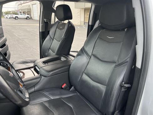 Used 2020 Cadillac Escalade ESV Luxury image 26