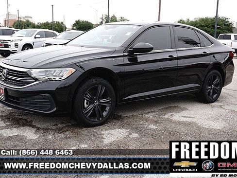 Used 2024 Volkswagen Jetta SE FWD image 3