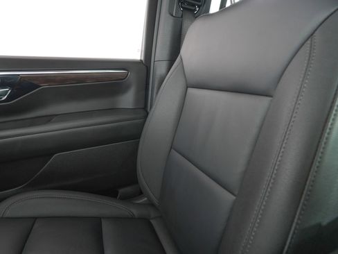 Used 2025 Chevrolet Suburban Z71 w/ Z71 Off-Road Package AWD/4WD image 29